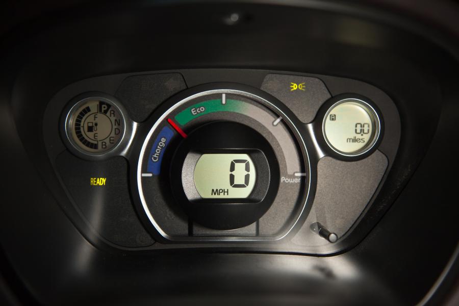  Mitsubishi i-MiEV 2012 года  (US) (фото 157 из 234)